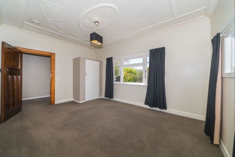 Photo of property in 18 Kowhai Avenue, Takaro, Palmerston North, 4410