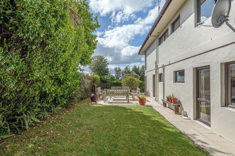 Photo of property in 2/72 Gulf View Road, Murrays Bay, Auckland, 0630