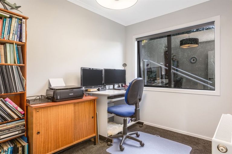 Photo of property in 4 The Fjord, Aotea, Porirua, 5024