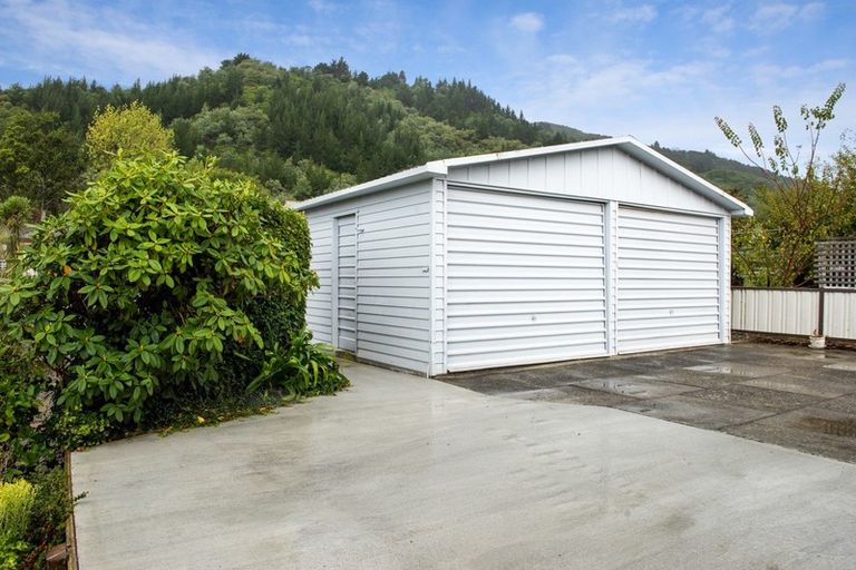 Photo of property in 168 Waikawa Road, Picton, 7220