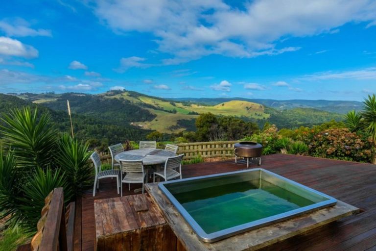 Photo of property in 109 Constable Road, Muriwai, Waimauku, 0881