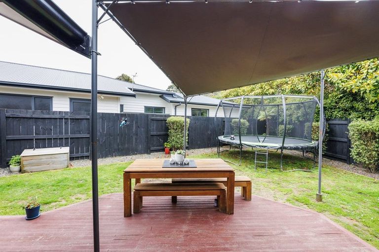 Photo of property in 5 D'urville Place, Kelvin Grove, Palmerston North, 4414