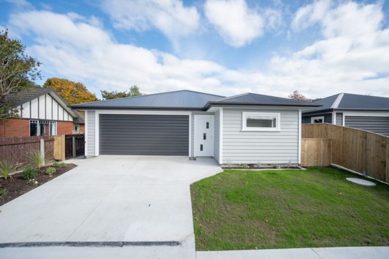 Photo of property in 13 Sutherland Crescent, Melrose, Wellington, 6023