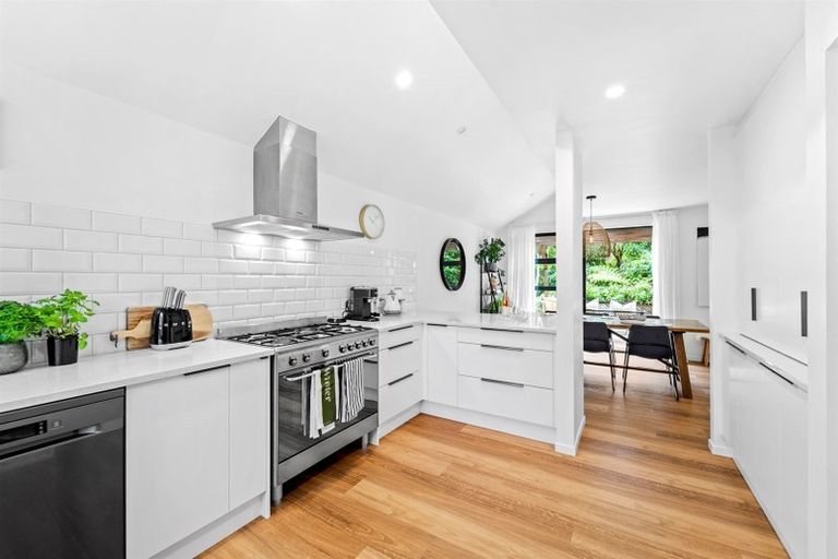 Photo of property in 1/6 Heathcote Road, Castor Bay, Auckland, 0620