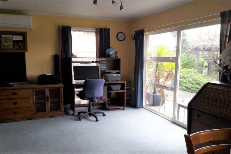 Photo of property in 95 Oakhampton Street, Hornby, Christchurch, 8042