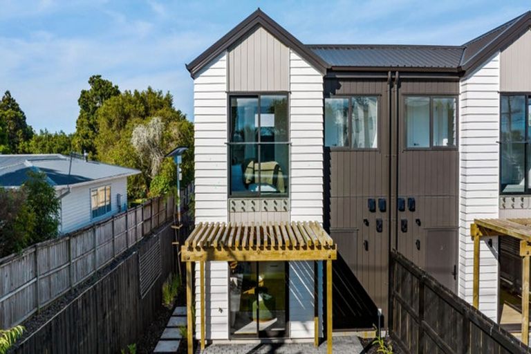 Photo of property in 1/721 Te Atatu Road, Te Atatu Peninsula, Auckland, 0610