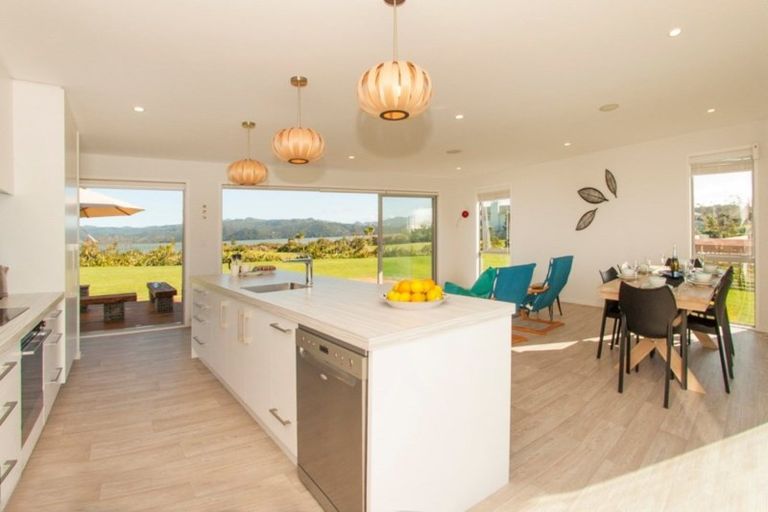 Photo of property in 104 Ti Kouka Crescent, Matarangi, Whitianga, 3592