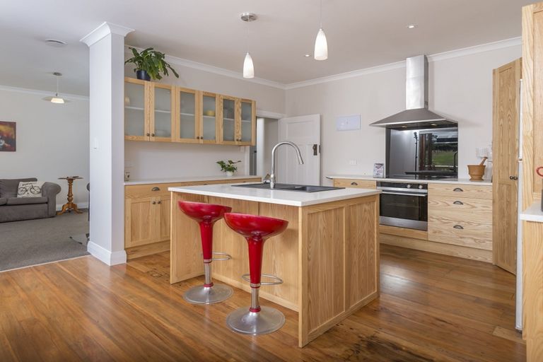 Photo of property in 233 Muriwai Valley Road, Muriwai, Waimauku, 0881