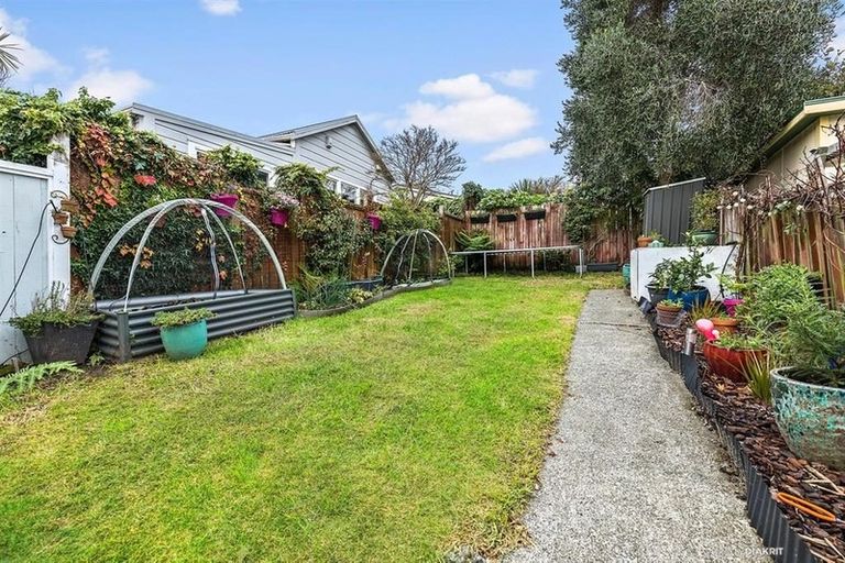 Photo of property in 18 Queen Street, Mount Victoria, Wellington, 6011