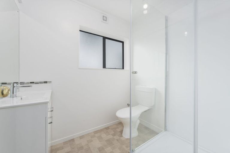 Photo of property in 4229 Great North Road, Glendene, Auckland, 0602