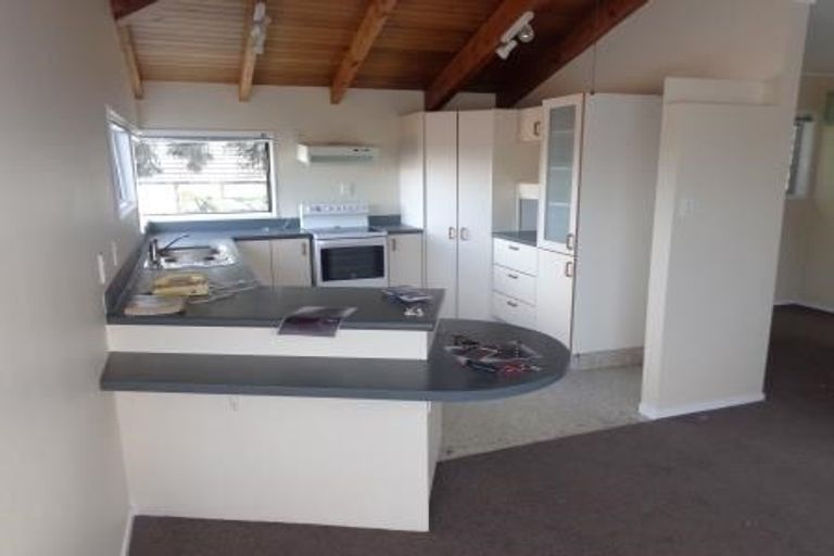 Photo of property in 17 Hassan Drive, Massey, Auckland, 0614