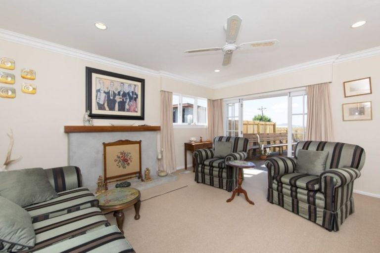 Photo of property in 21 Gladstone Road, Northcote, Auckland, 0627