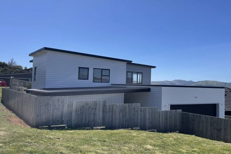 Photo of property in 21 Topsail Way, Whitby, Porirua, 5024