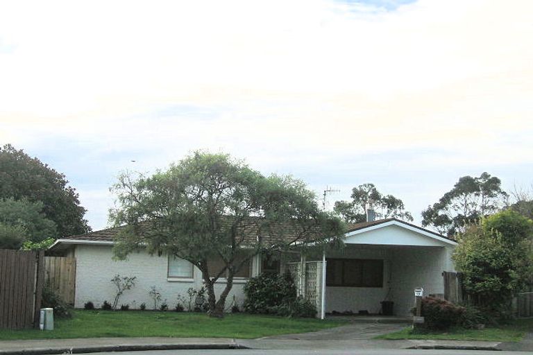 Photo of property in 18 Greenwood Place, Paraparaumu, 5032