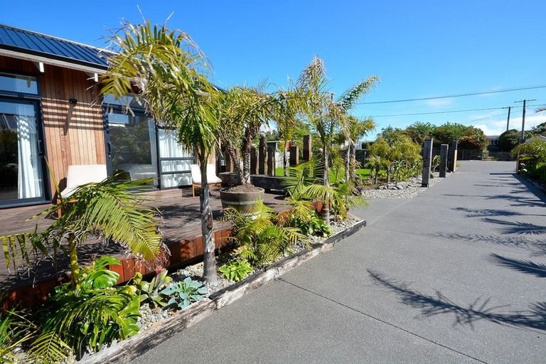Photo of property in 33 Rauparaha Street, Waikanae Beach, Waikanae, 5036
