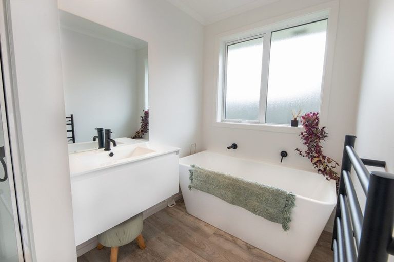 Photo of property in 11 Massee Way, Te Puke, 3119