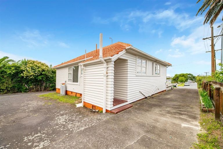 Photo of property in 308 Great North Road, Henderson, Auckland, 0612