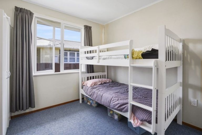 Photo of property in 6 Tararua Terrace, Cloverlea, Palmerston North, 4412