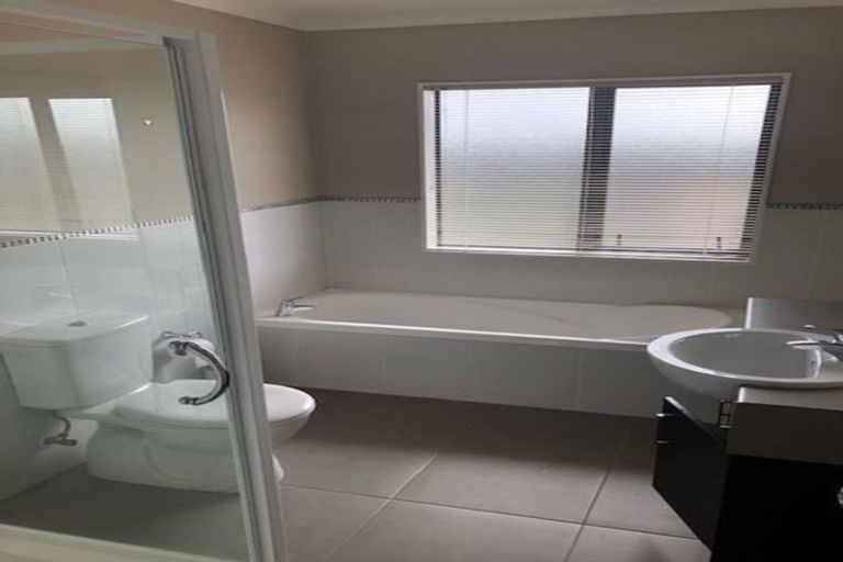 Photo of property in 10 Beros Place, Flat Bush, Auckland, 2016