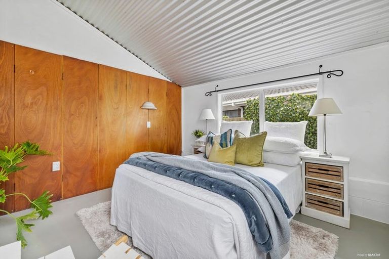 Photo of property in 17 Curacao Place, Half Moon Bay, Auckland, 2012
