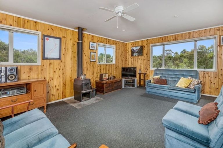 Photo of property in 8 Kaipatiki Rise, Haruru, 0204