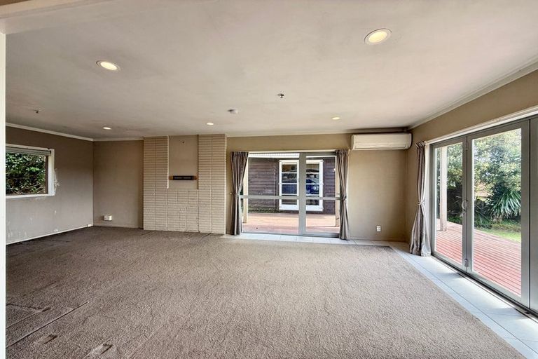 Photo of property in 112 Whangaparaoa Road, Red Beach, 0932