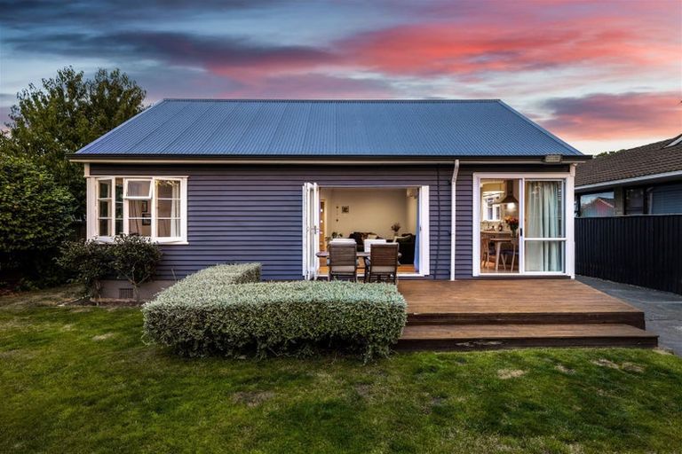 Photo of property in 44 Pitcairn Crescent, Bryndwr, Christchurch, 8053