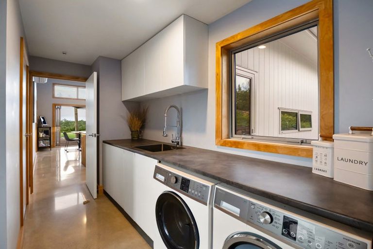 Photo of property in 33 Hakao Road, Minden, Tauranga, 3171