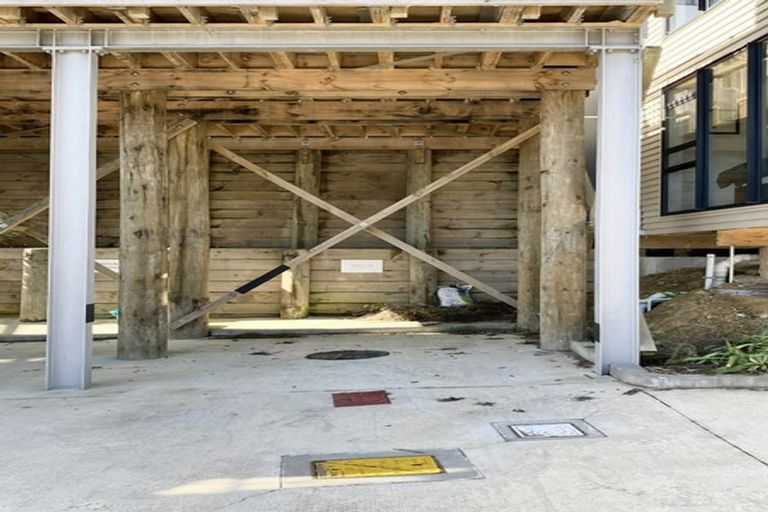 Photo of property in 10 Ara Patukawenga, Tawa, Wellington, 5028