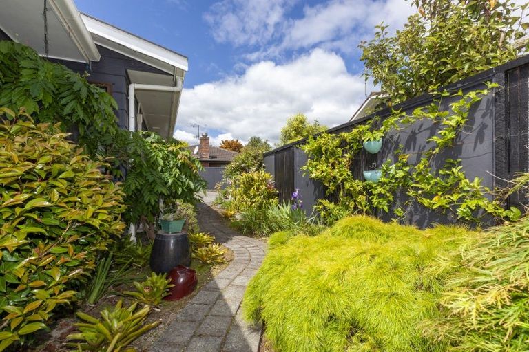Photo of property in 15a Rosebank Grove, Waikanae, 5036