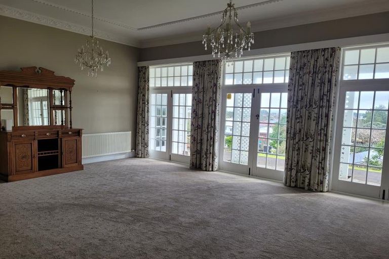 Photo of property in 103 Fulford Street, New Plymouth, 4310