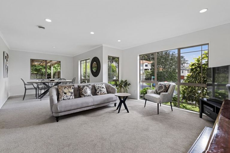 Photo of property in 1 Landvale Court, Browns Bay, Auckland, 0630