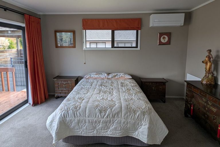 Photo of property in 10 Woodview Rise, Botany Downs, Auckland, 2010