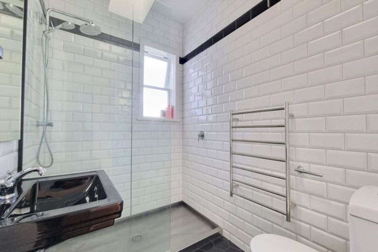 Photo of property in 3/64 Victoria Road, Devonport, Auckland, 0624