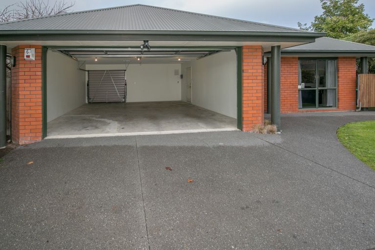 Photo of property in 3 Thicket Close, Redwood, Christchurch, 8051