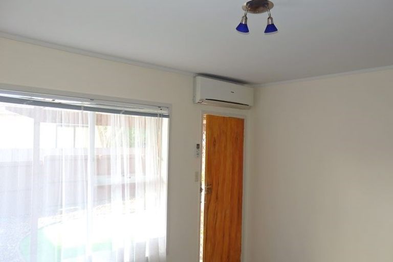 Photo of property in 2/37 York Road, Papatoetoe, Auckland, 2104