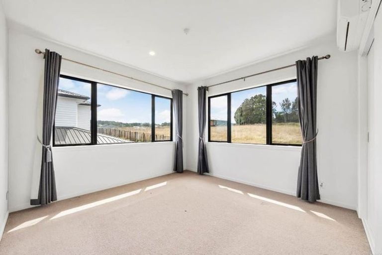 Photo of property in 42 Accolage Boulevard, Kumeu, 0810