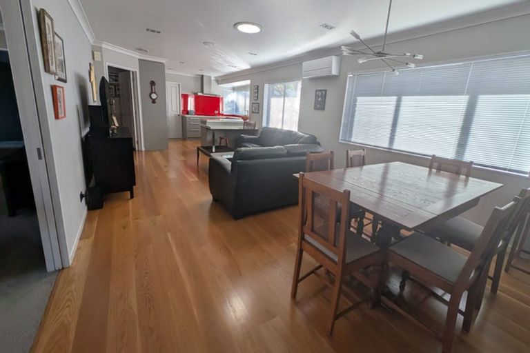 Photo of property in 10 Woodview Rise, Botany Downs, Auckland, 2010