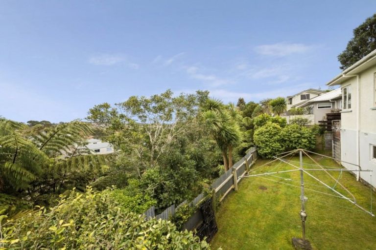 Photo of property in 32 Victoria Road, New Plymouth, 4310