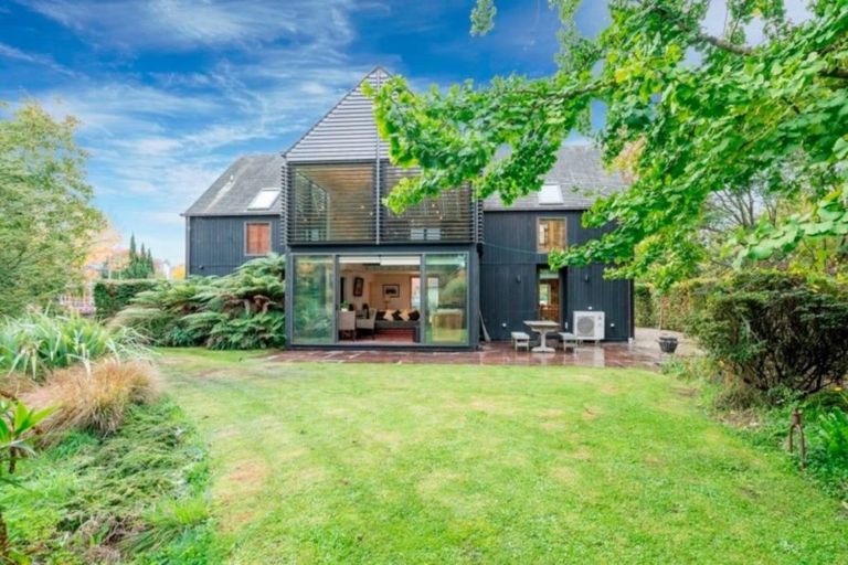 Photo of property in 16 Desmond Street, Merivale, Christchurch, 8014