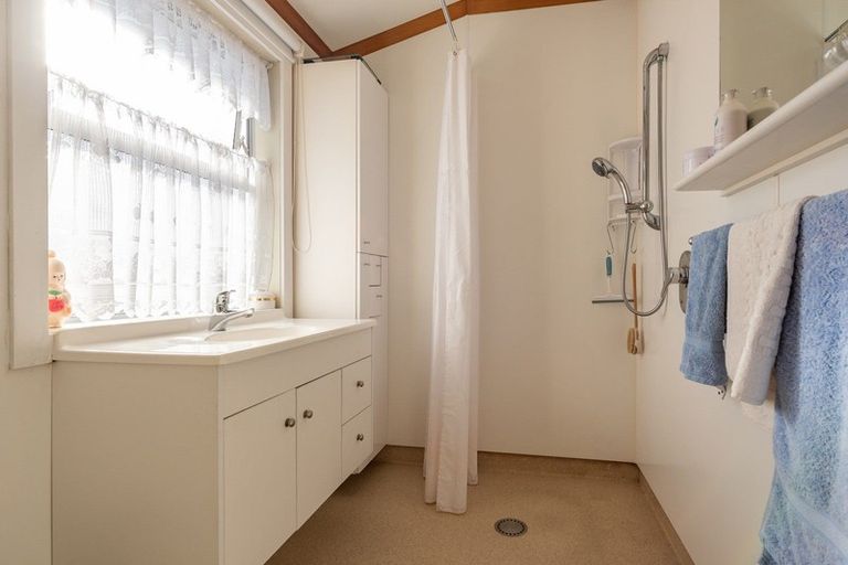 Photo of property in 2 Meadowvale Drive, Levin, 5510