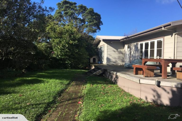Photo of property in 18 Norman Road, Titirangi, Auckland, 0604
