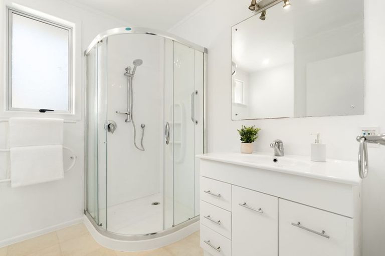 Photo of property in 11a Lomas Place, Manurewa, Auckland, 2102