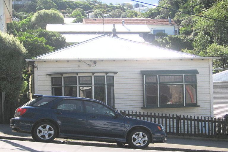 Photo of property in 50 Todman Street, Brooklyn, Wellington, 6021