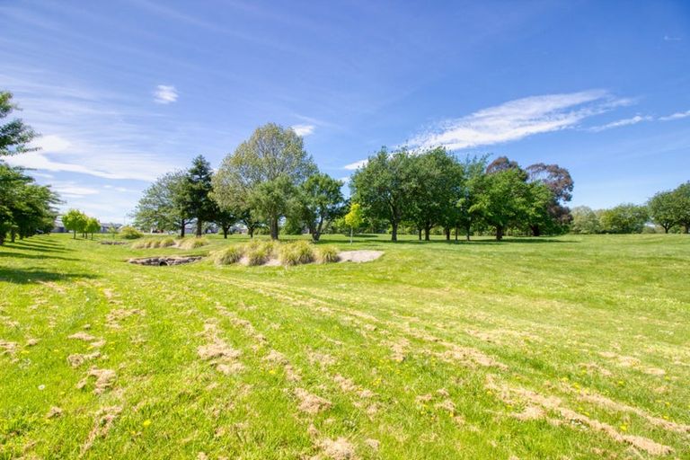 Photo of property in 33 Little Oaks Drive, Yaldhurst, Christchurch, 8042