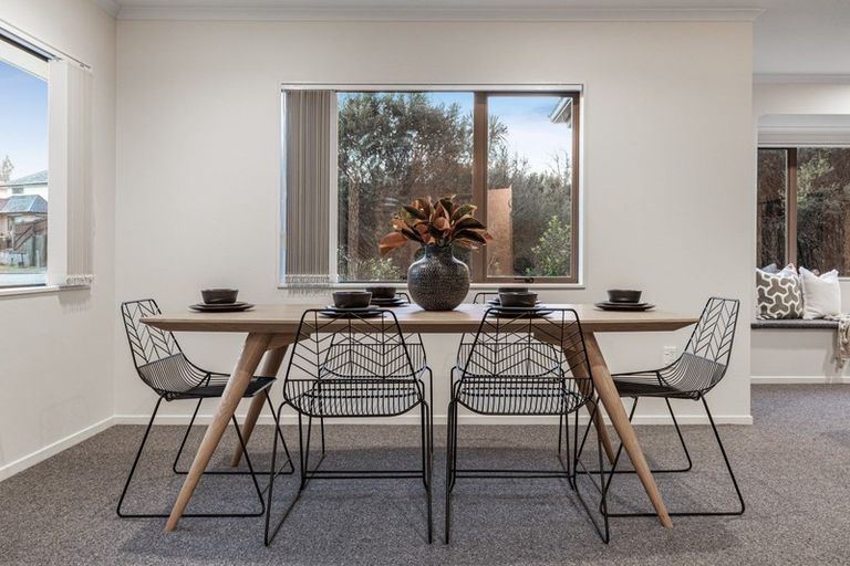 Photo of property in 16 Elder Place, Massey, Auckland, 0614