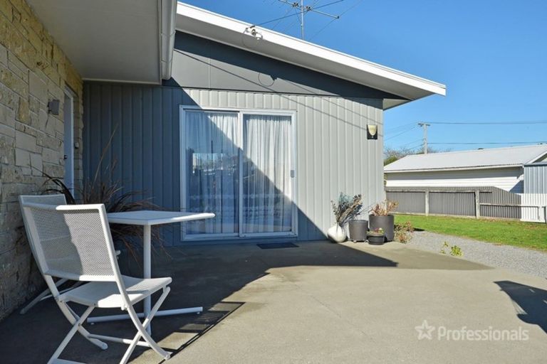 Photo of property in 10 Tait Place, Carterton, 5713