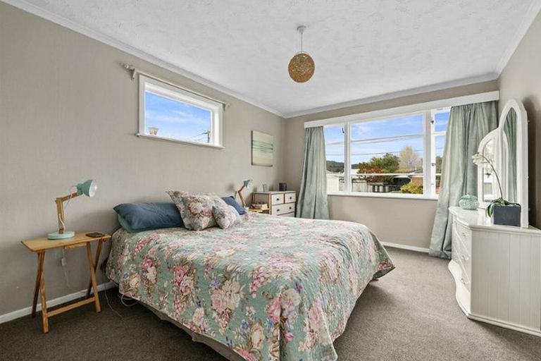 Photo of property in 7 Kowhai Avenue, Ebdentown, Upper Hutt, 5018