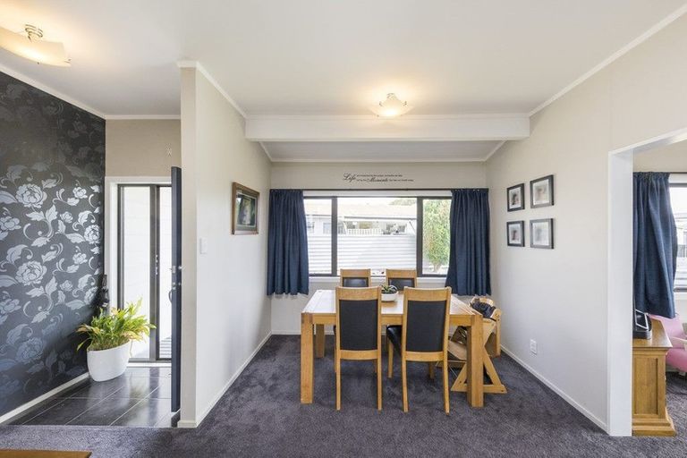 Photo of property in 6 Willowstream Grove, Cloverlea, Palmerston North, 4412