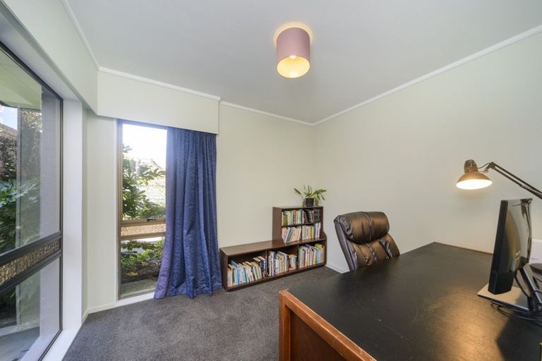 Photo of property in 15 Truscott Grove, Awapuni, Palmerston North, 4412